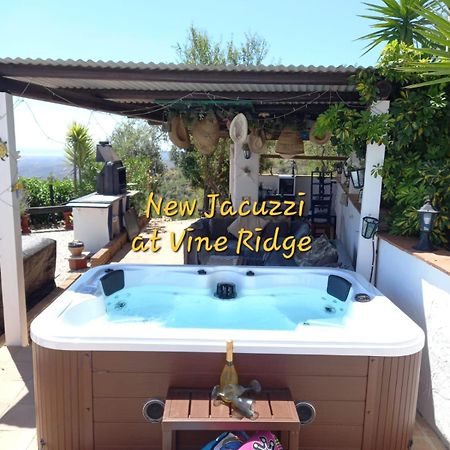 Vine Ridge Studio And Apartment Comares Kültér fotó
